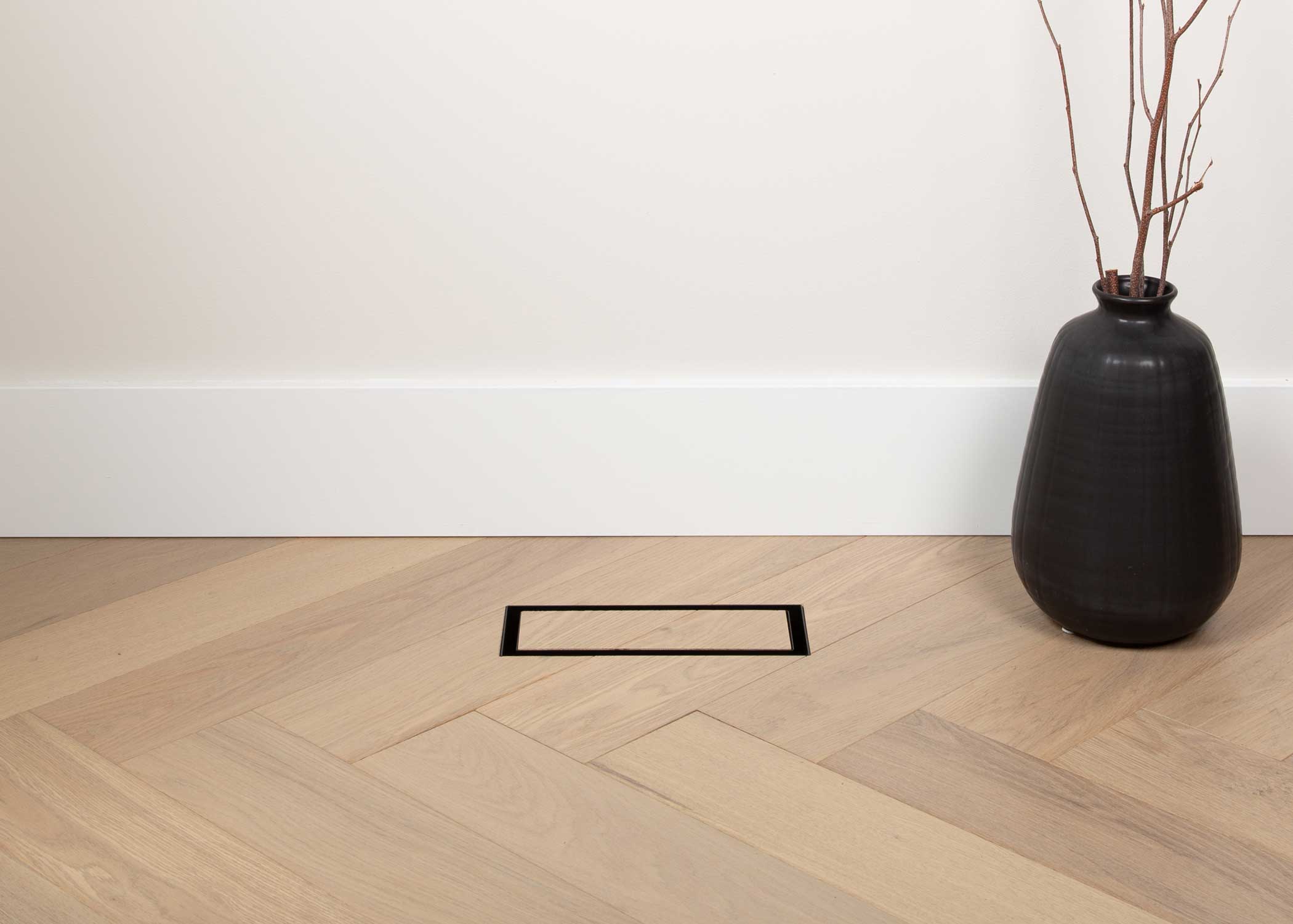 Luxe - Flush Floor Vent Matte Black 4x12"