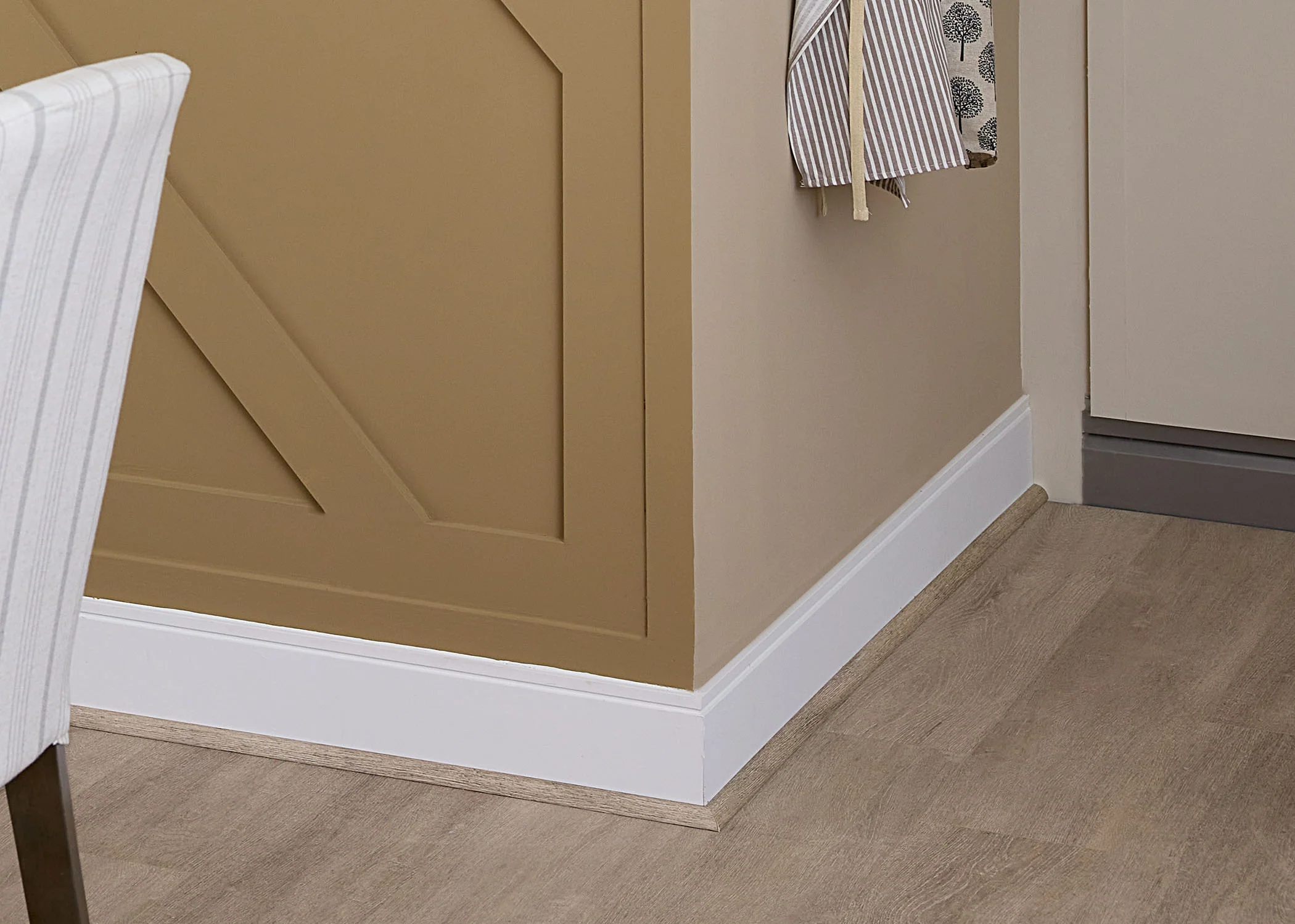 WMP618B 19/32 in. Thick x 5-1/2 in. Tall x 12 ft. Length Vintage Industrial Baseboard - Image 2